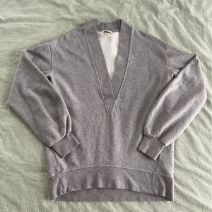 H&M | Deep V Pullover | Regular/Off Shoulder | SZ 4